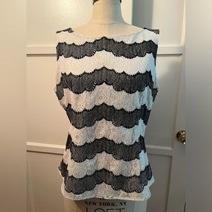 B&W Lace Shell•Sz L